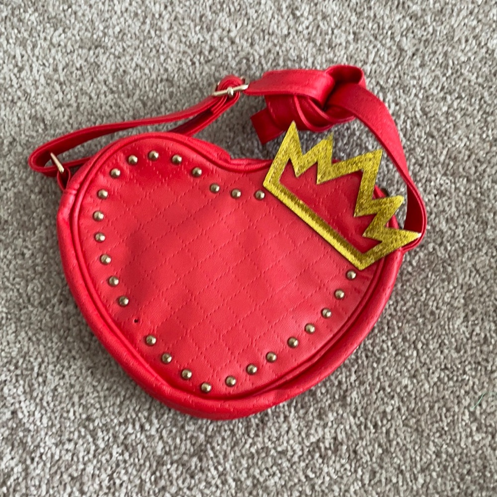 Descendants heart purse